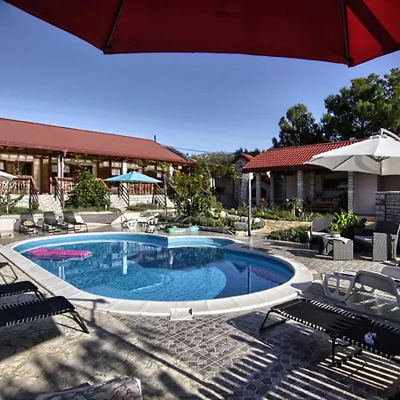 Large With Private Pool And Garden Holiday home *