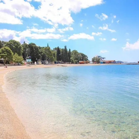 Large With Private Pool And Garden Holiday home *