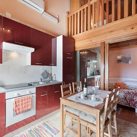 Holiday home Large With Private Pool And Garden Polaca